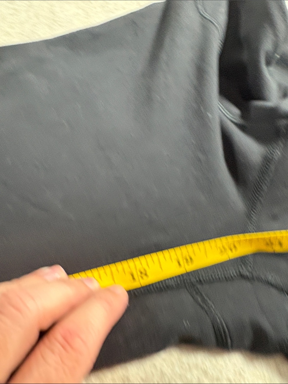 Lululemon Women’s Legacy Wunder Under Crop Leggings Black Luon Size 4 EUC - Picture 4 of 4